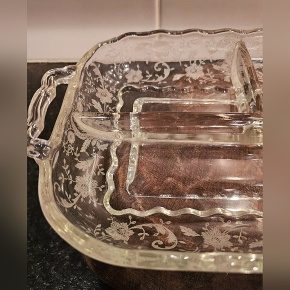 Vintage viking glass etched and handled with 3 divided sections serving piece - Picture 2 of 6